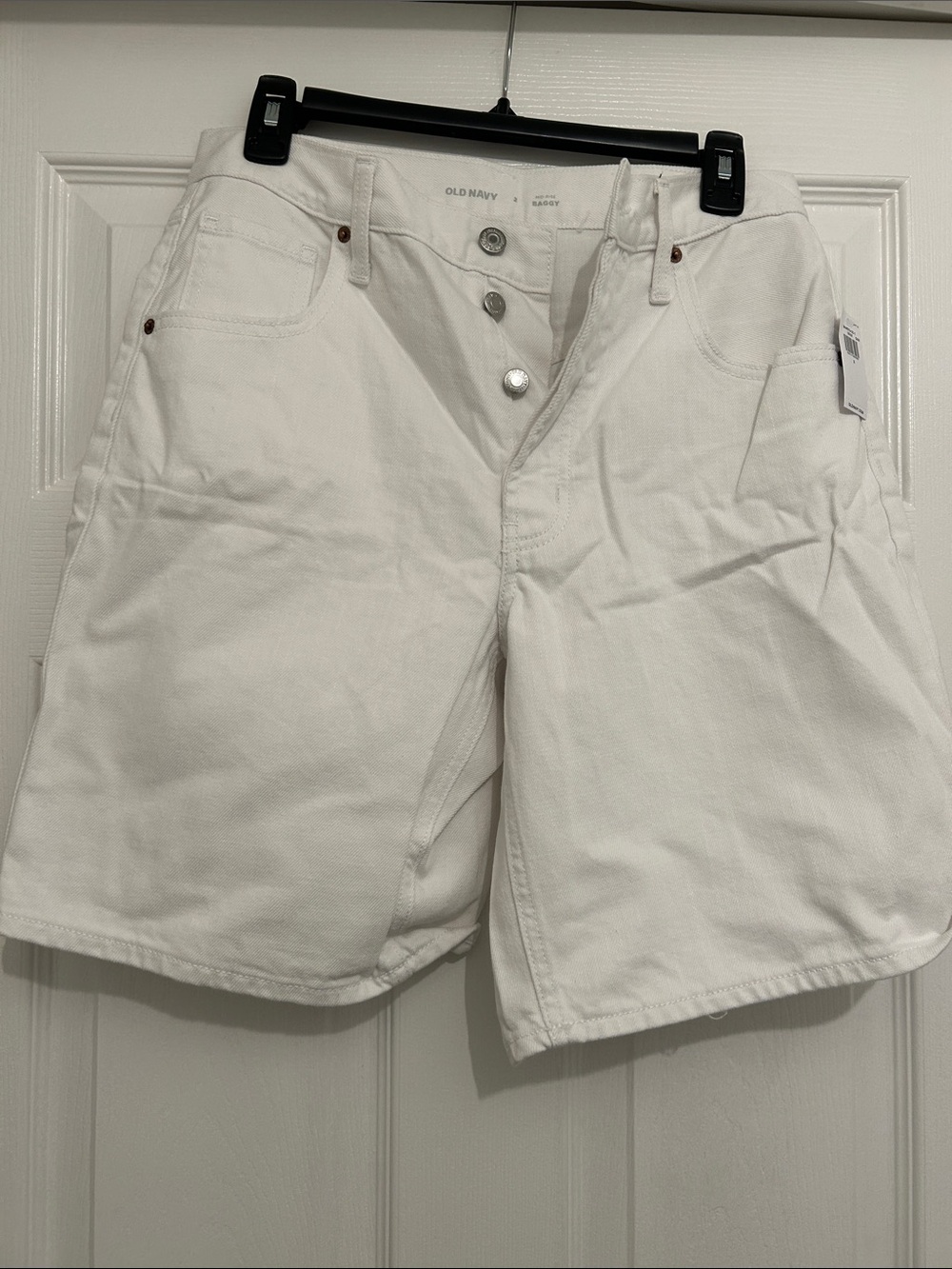 Old Navy White Mid-Rise Button-Fly Denim Bermudas 🤍